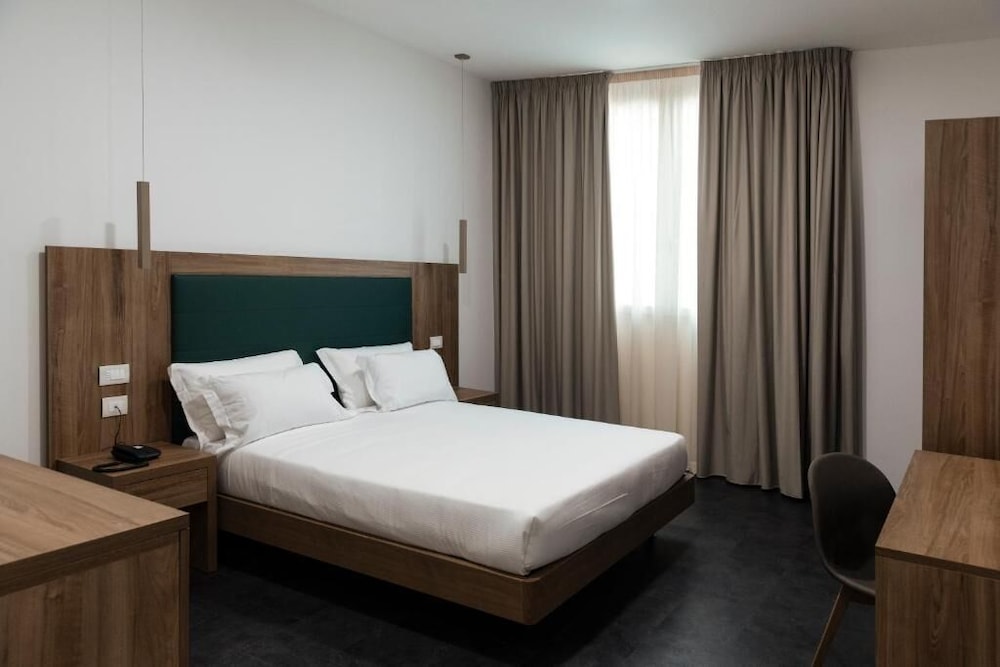 V Hotel 18/54