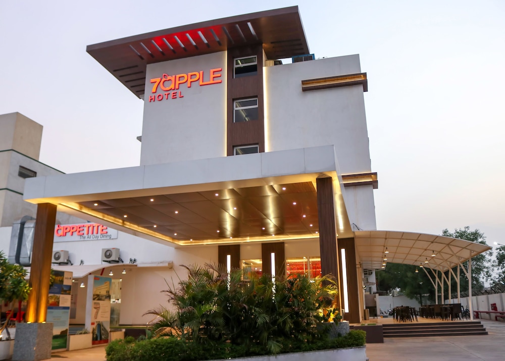 7 Apple Hotel in VADODARA