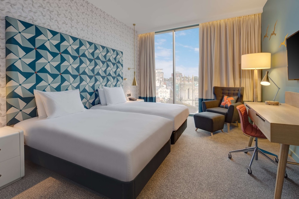 ROOM, TWIN BEDS