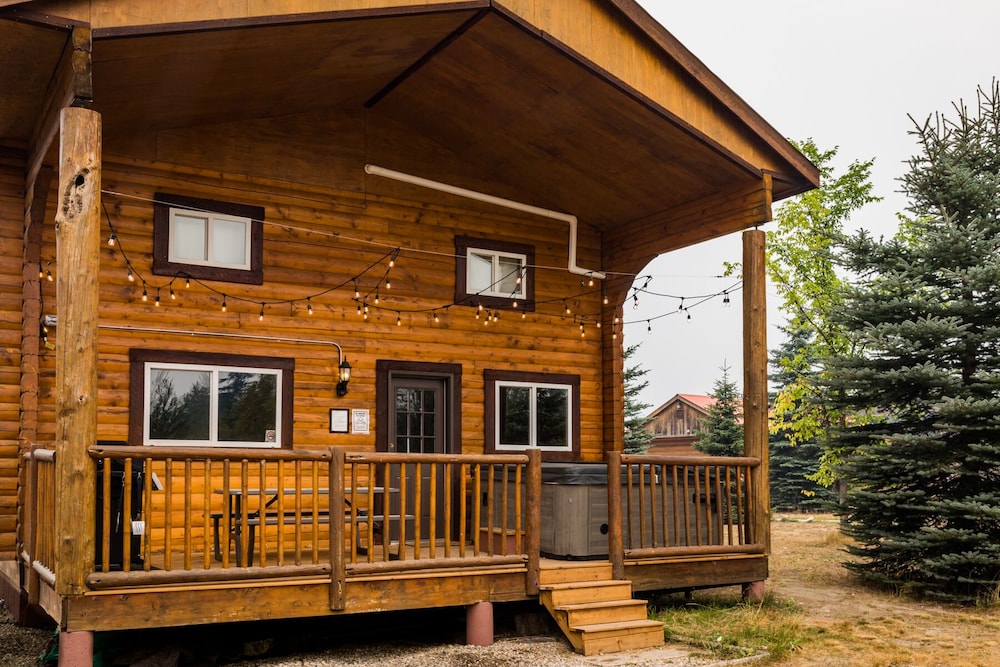 Glacier House Resort 8/36