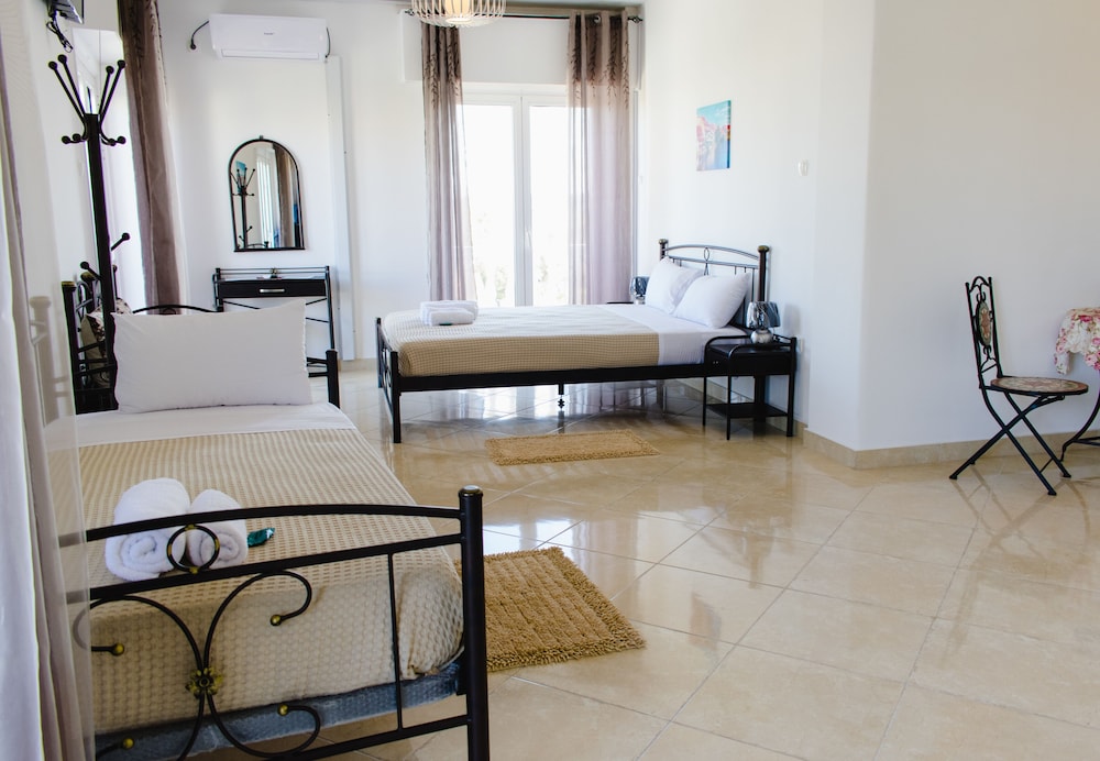 غرفة عائلية ثلاثية بسرير مزدوج وسرير فردي بغرفتي نوم، Nikolakakis Rooms Lavrio 4/5