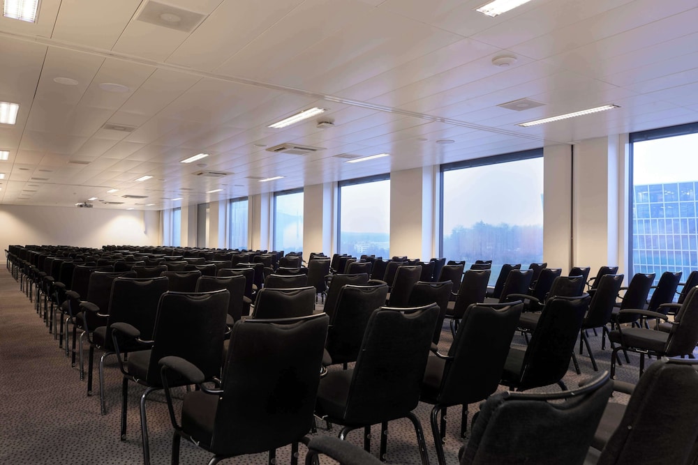 Radisson Blu Hotel Zurich Airport 68/72