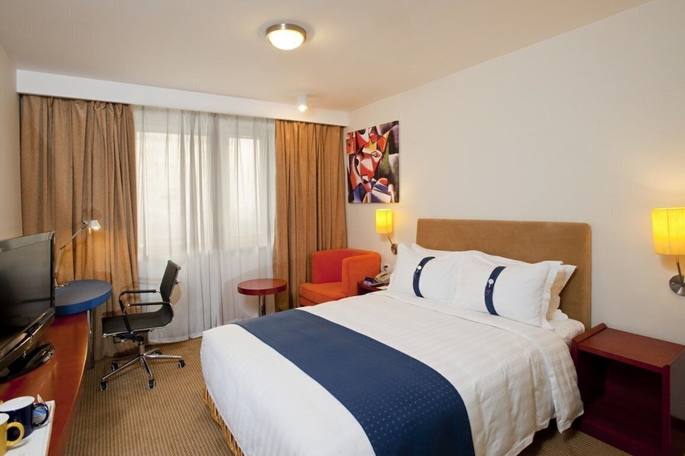 Holiday Inn Express Dongli 15/40