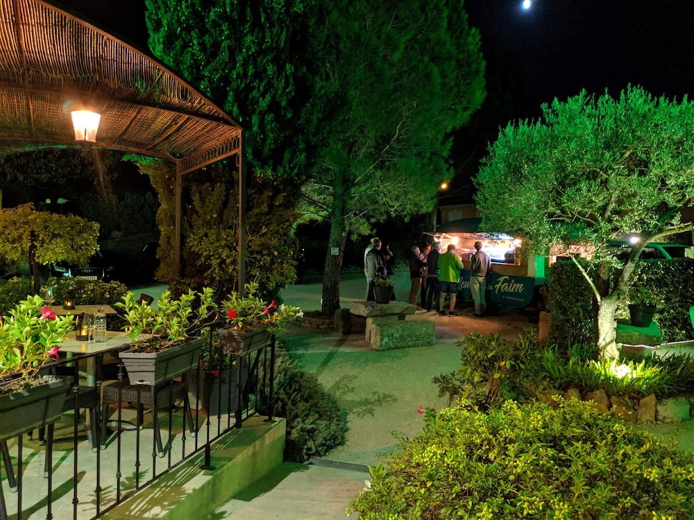 Hotel Le Pradet 32/42