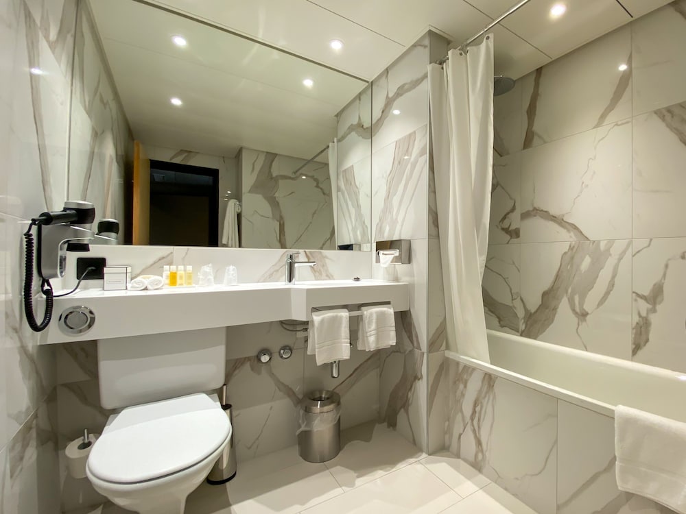 Quattro, Executive, Suite, Queen Bed, Sofa، NASH AIRPORT HOTEL 2/2