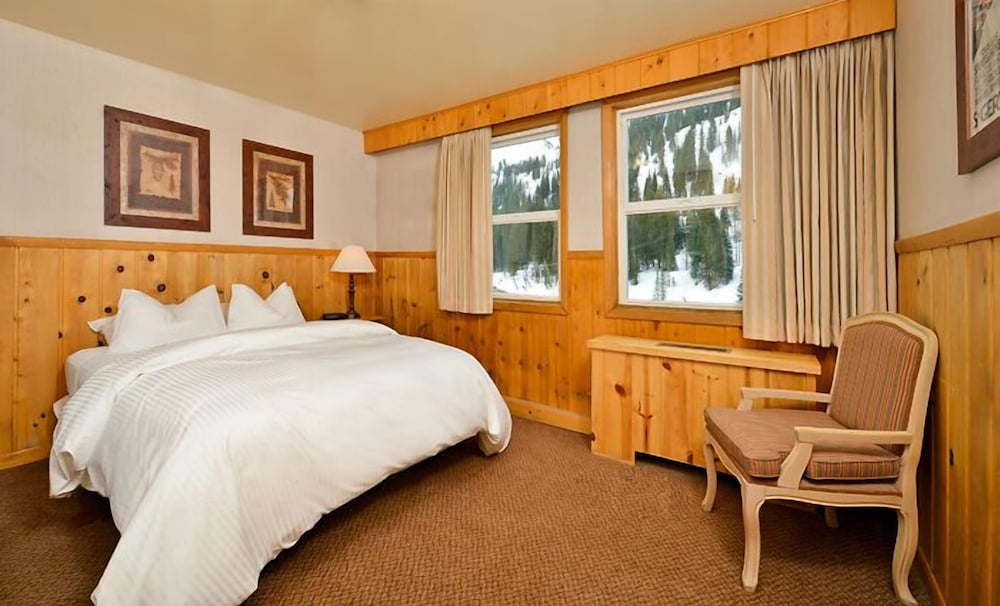 Alpine, Queen Bed, Private Bathroom