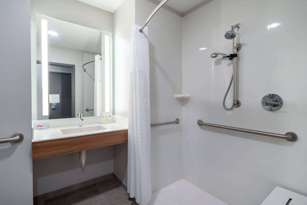 Microtel Inn & Suites by Wyndham Winchester 27/28