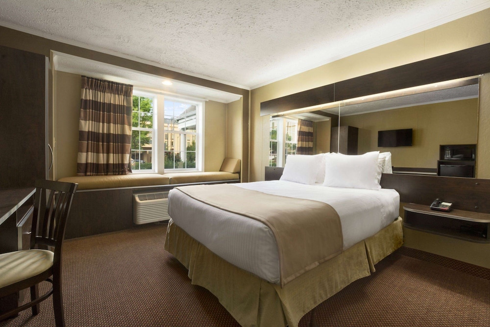 Microtel Inn & Suites by Wyndham Columbia/Fort Jackson N 12/37