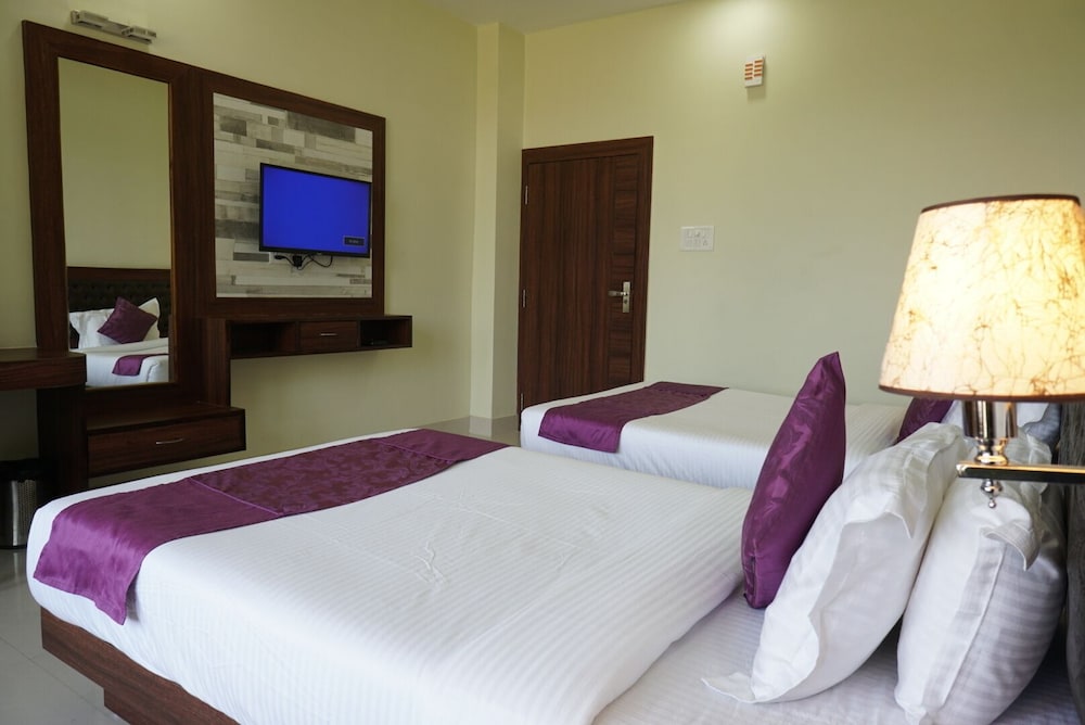 Treebo Trend Hotel Pemaling 23/35