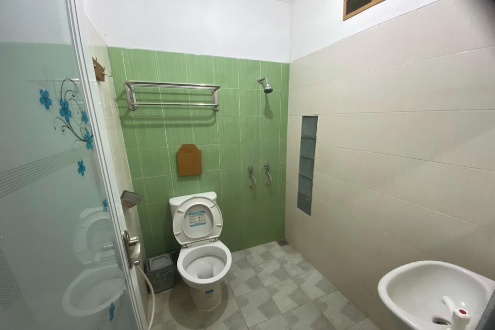 Hotel Lestari Near Lippo Plaza Mall Jember 32/36