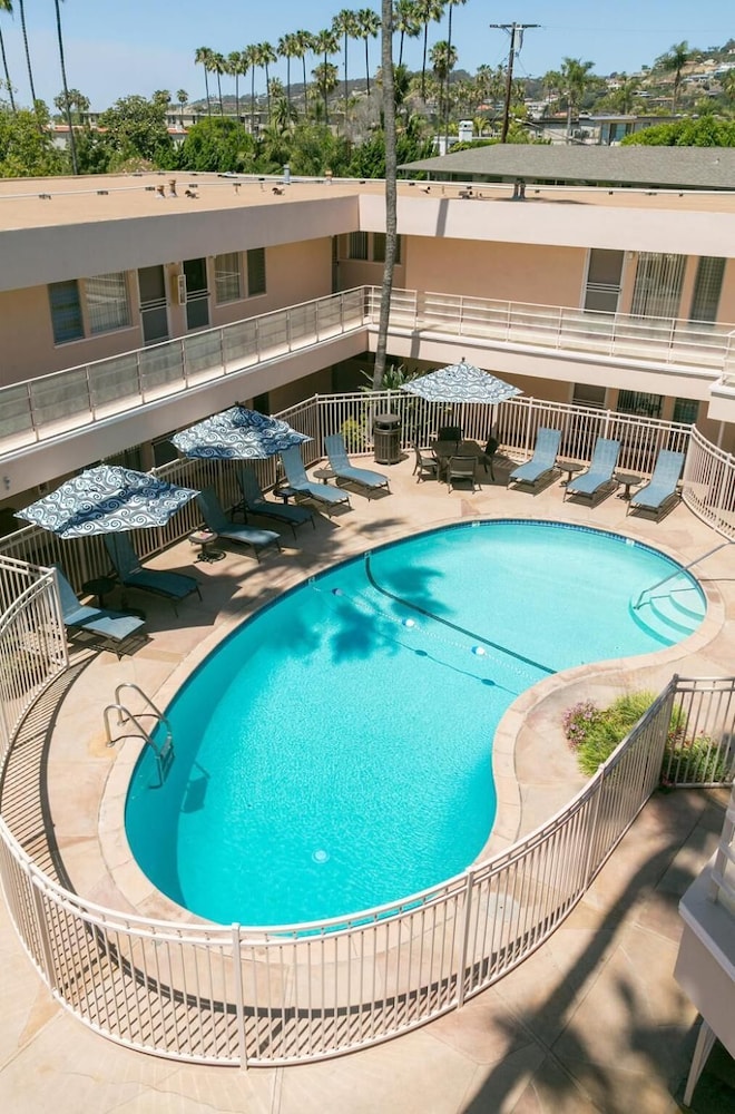 La Jolla Riviera Inn 43/45