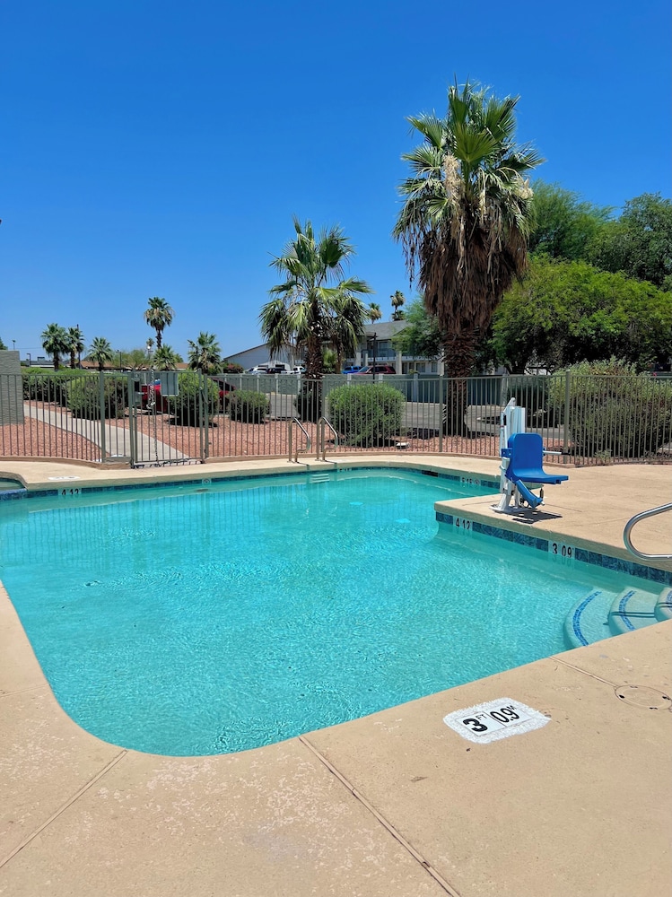 Budget Inn Phoenix 53/56