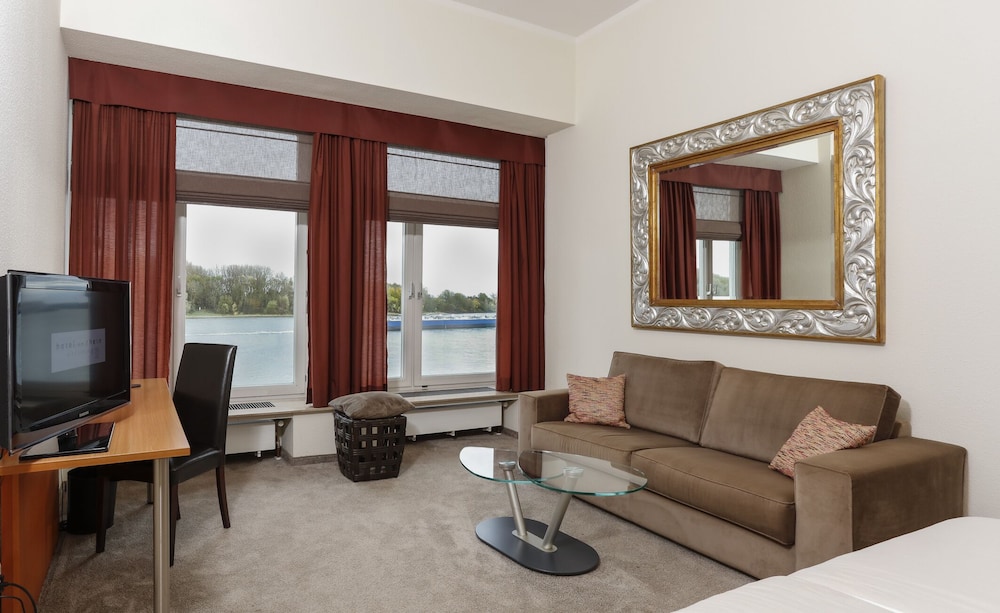 Hotel Am Rhein Wesseling 35/64