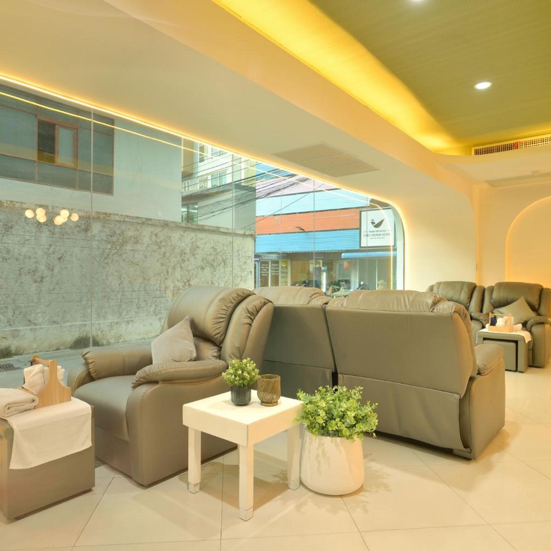 Tori Crown Hotel 33/50