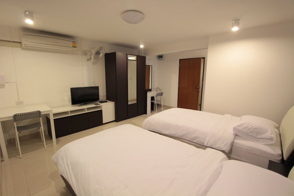 SUPERIOR, TWIN BEDS, BALCONY
