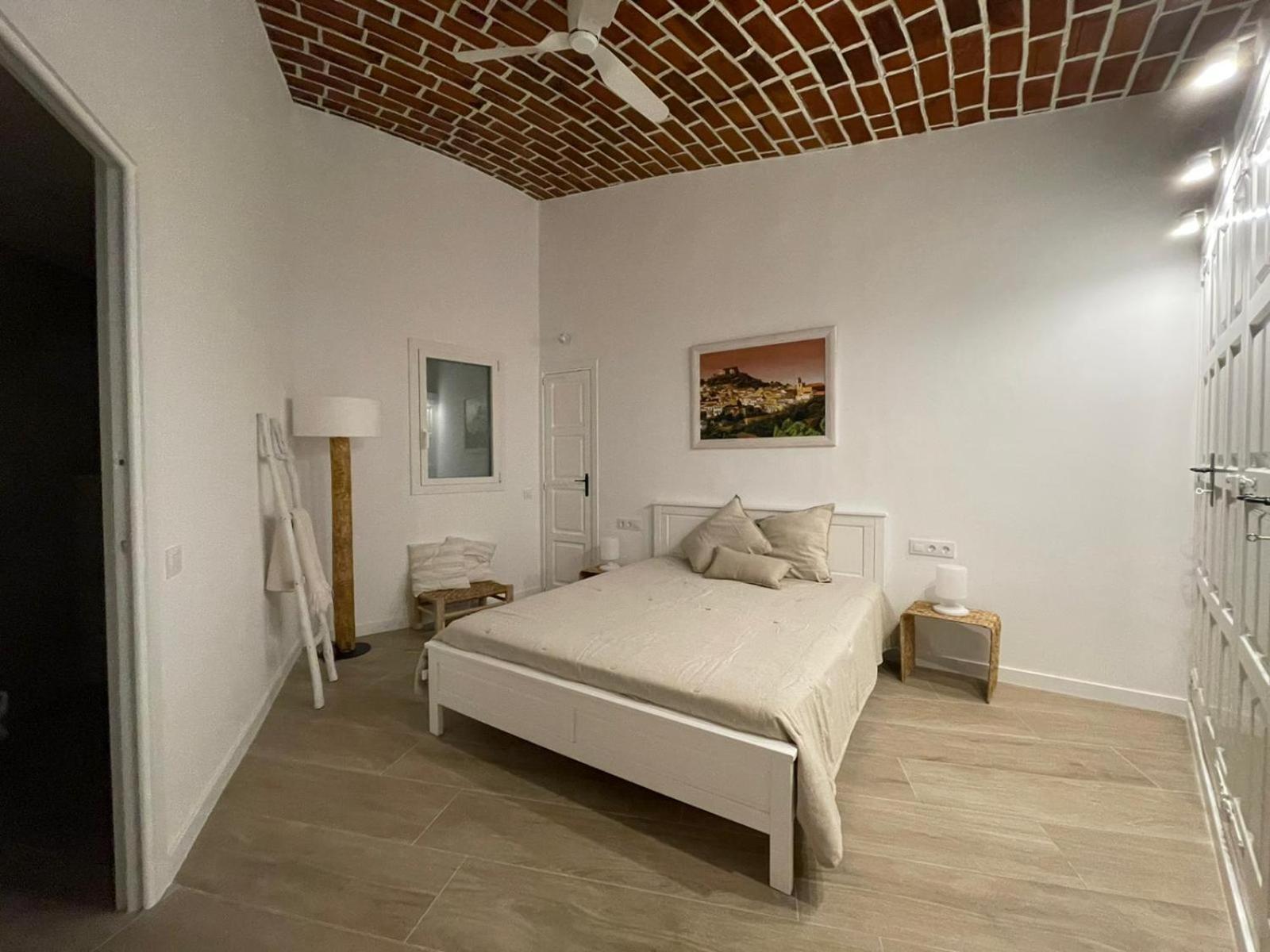 4 Rooms, Apartment