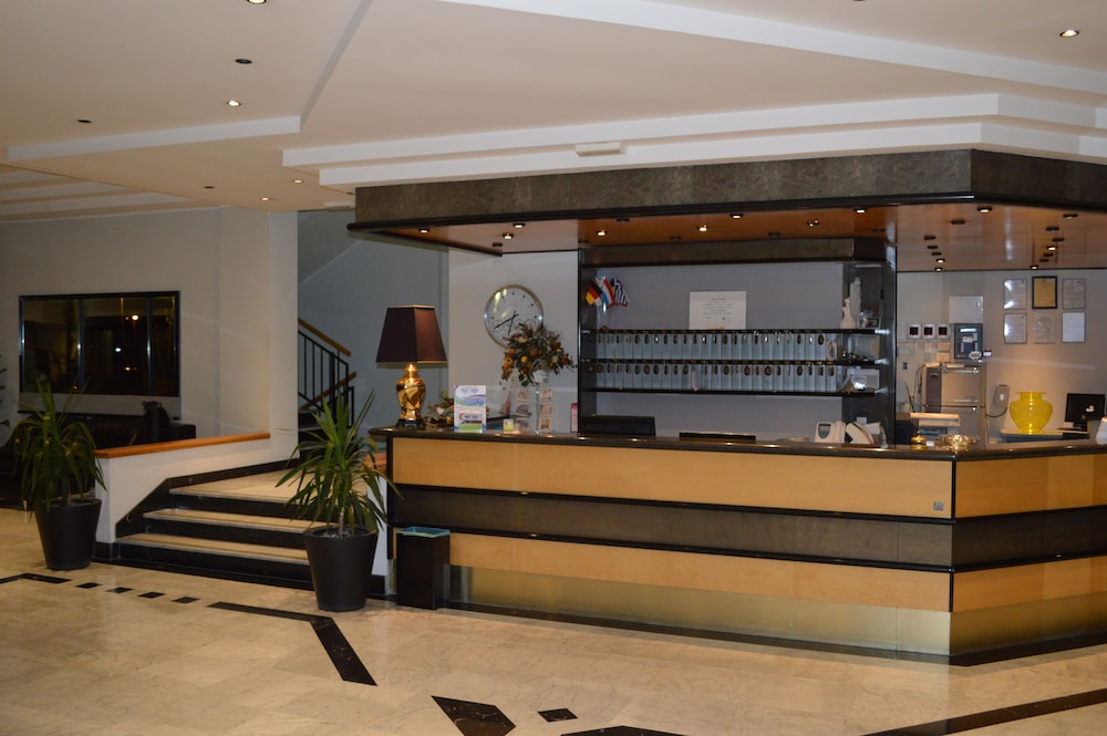 Canadian Hotel 3/15