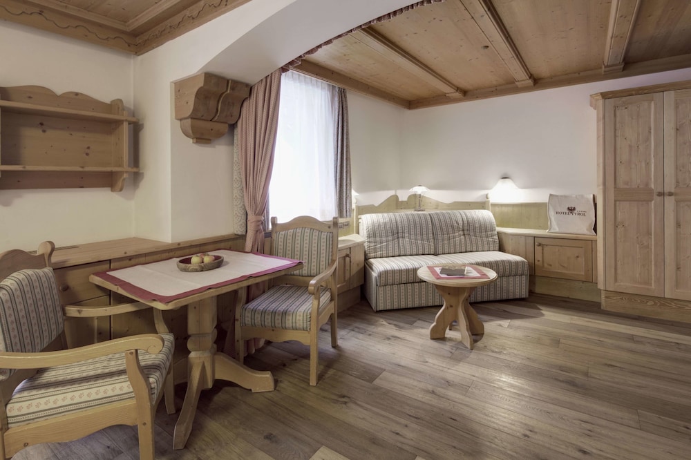 Hotel Tyrol 53/66