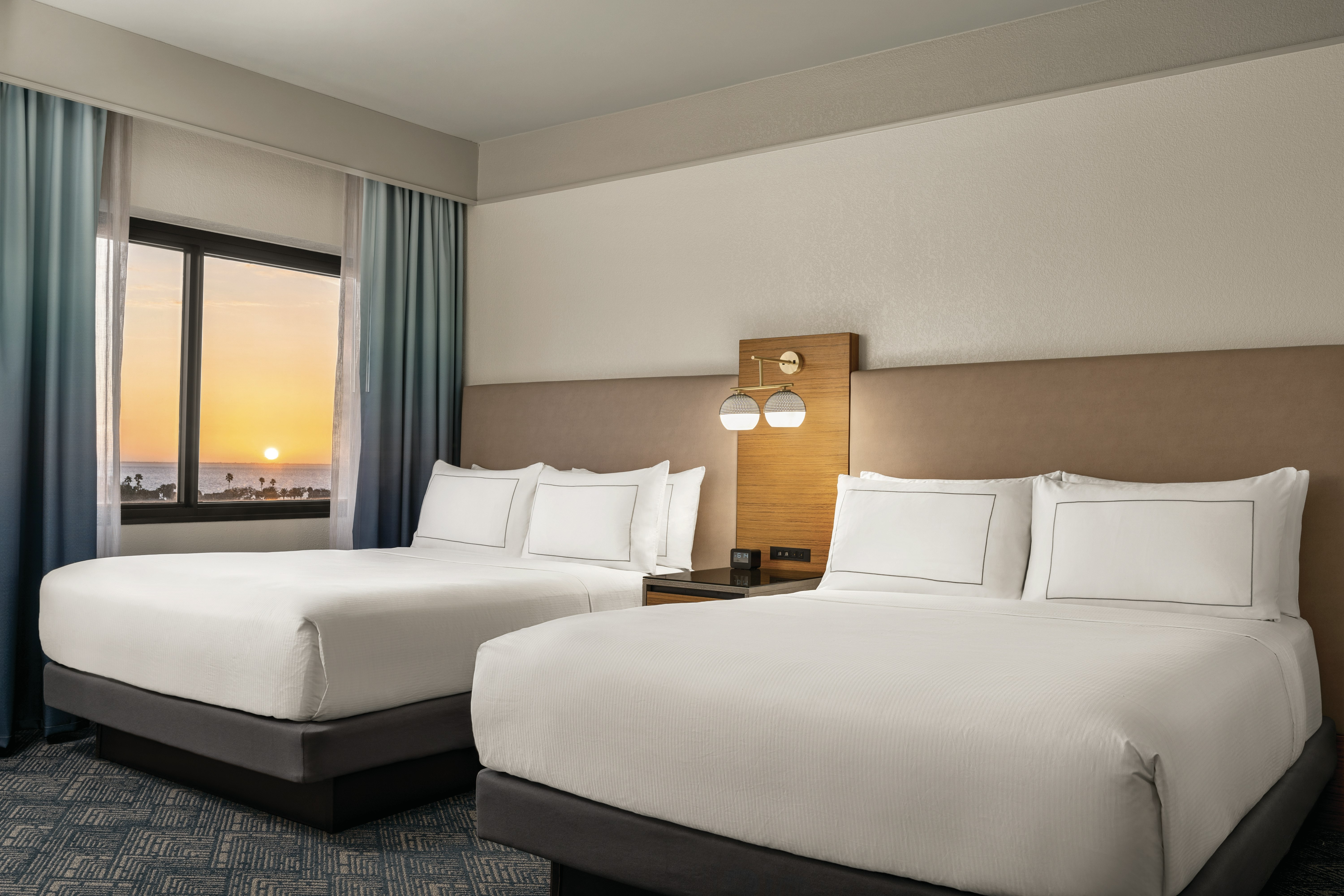 ROOM, 2 QUEEN BEDS, SUNSET VIEW