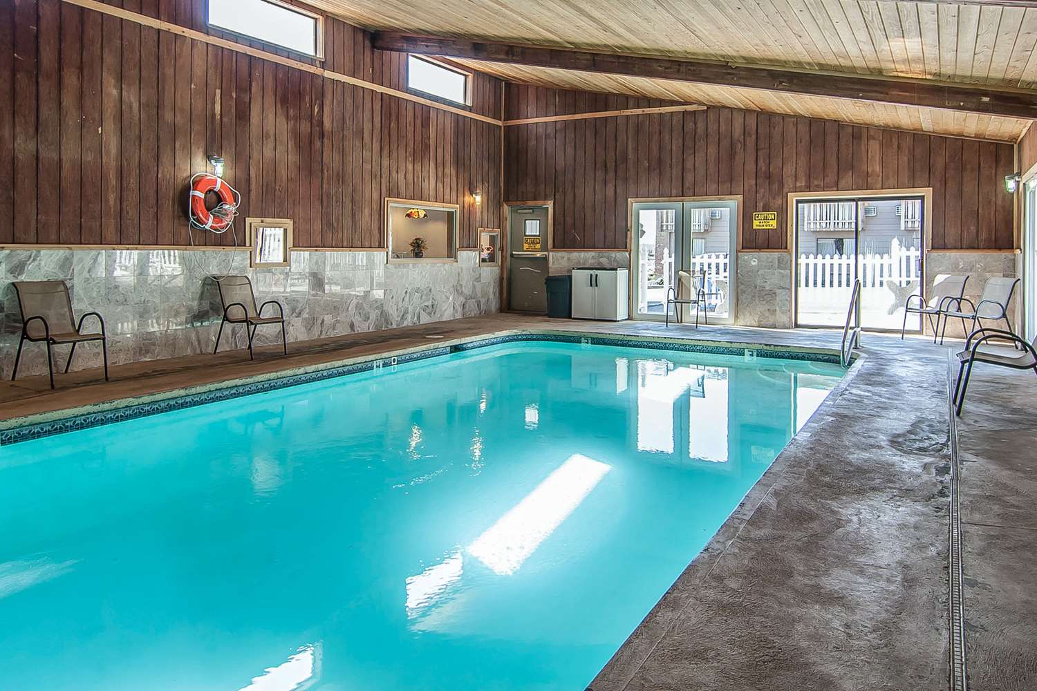 Econo Lodge Inn & Suites Madras 28/41