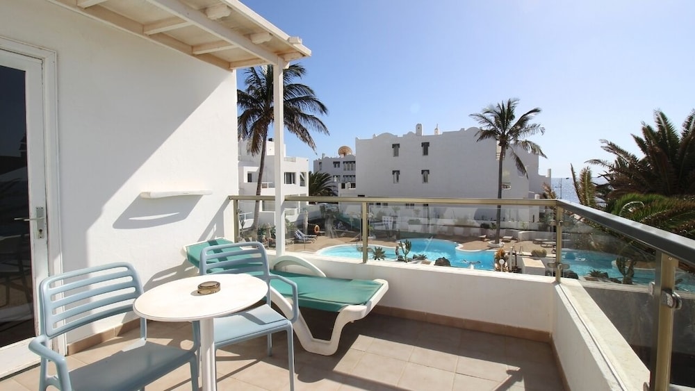 Neptuno Suites - Only Adults 26/50