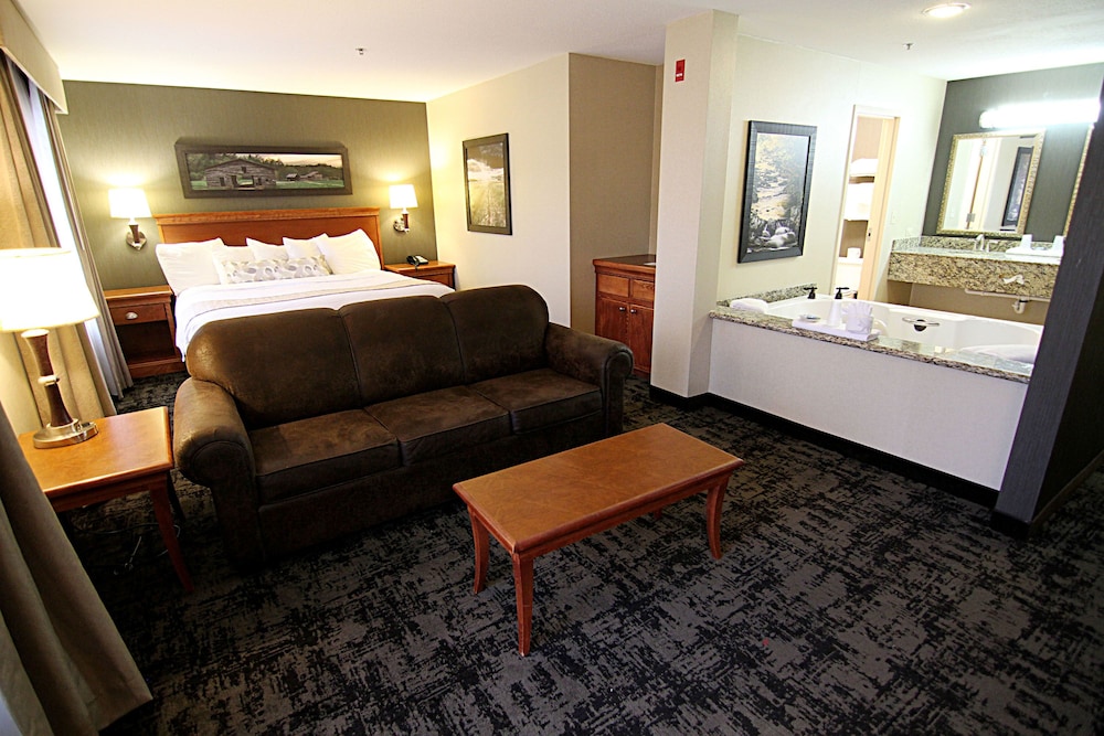 C Mon Inn Hotel Suites 37/46