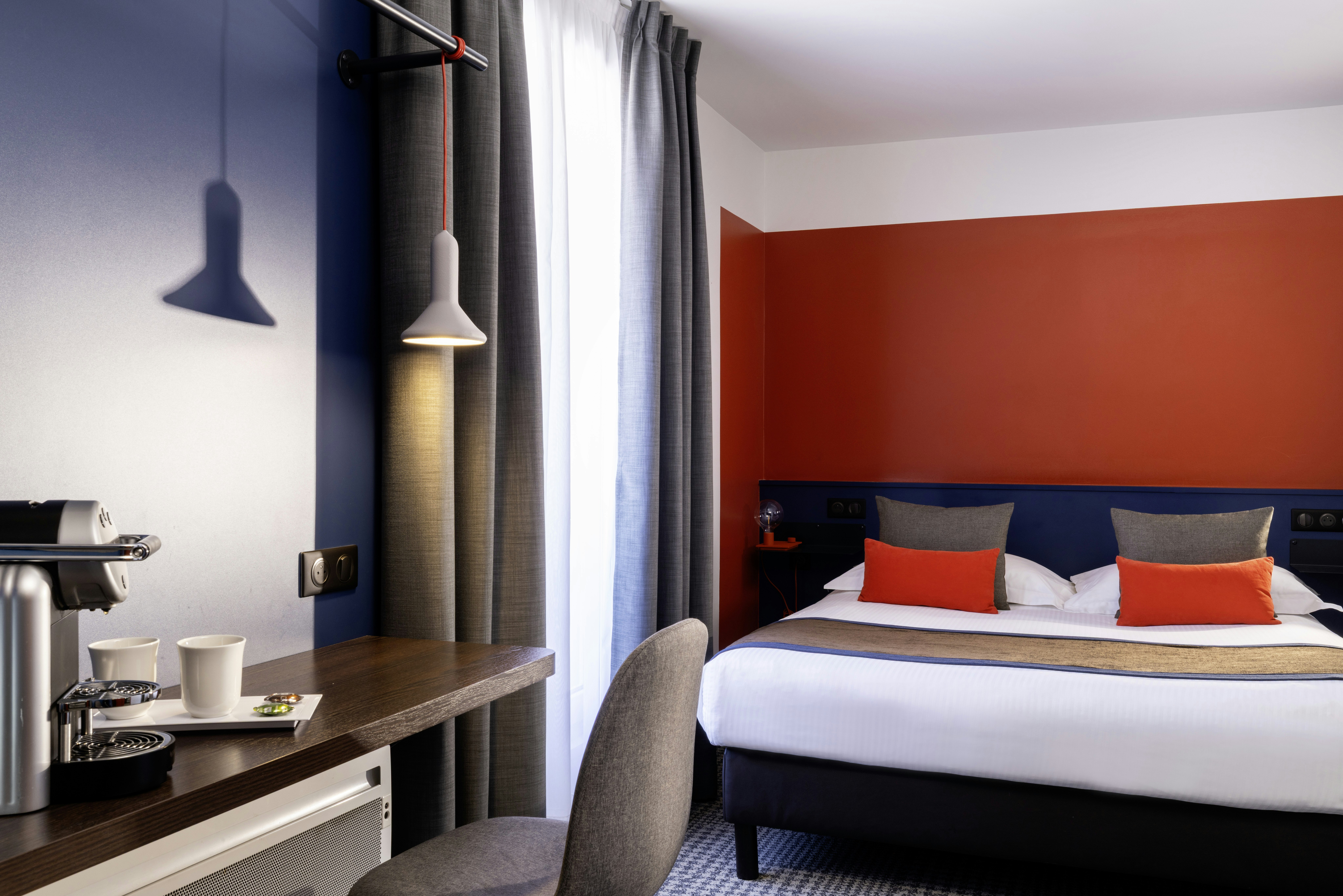 Hotel Le Bugatti 10/64