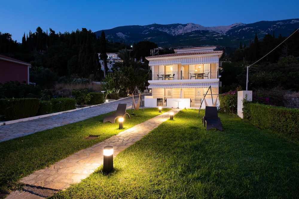 Thomatos Apartments Lourdas Beach 40/50