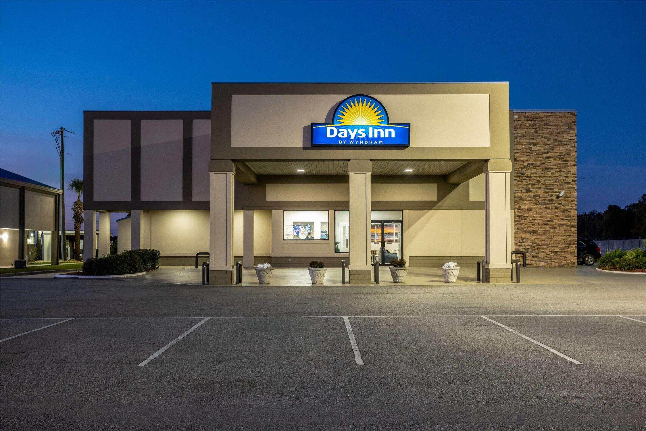 Days Inn by Wyndham Adel I-75 28/38