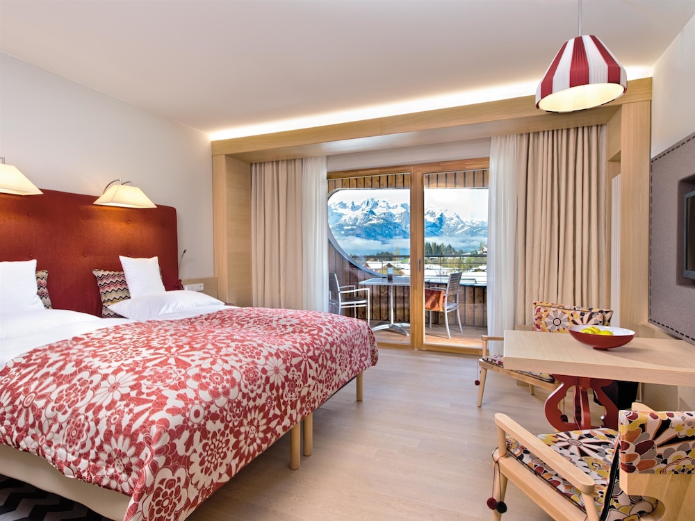 Room, Twin Beds, Mountain Side