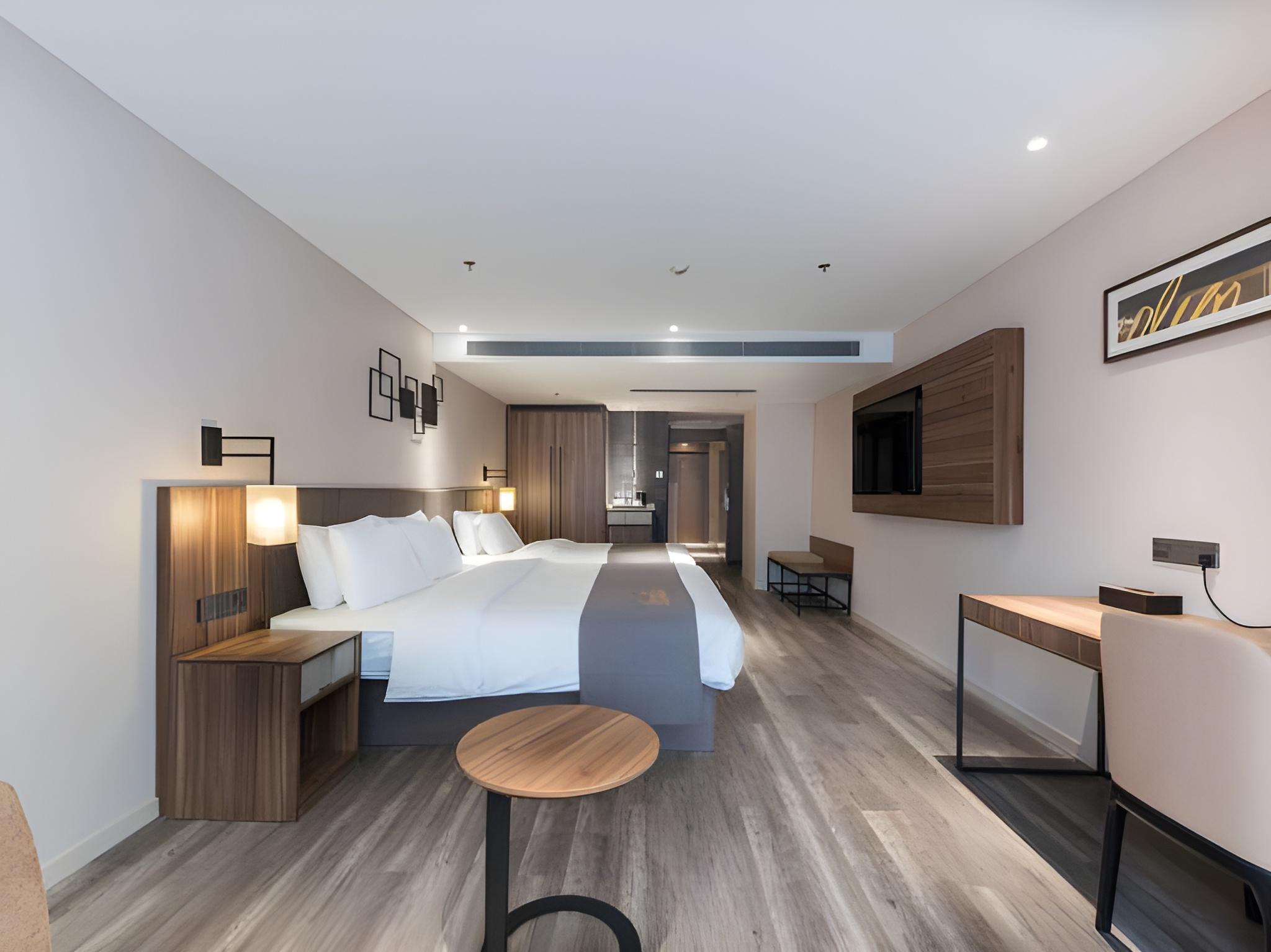 Home Inn Plus (Chongqing Jiefangbei Pedestrian Street) 16/42