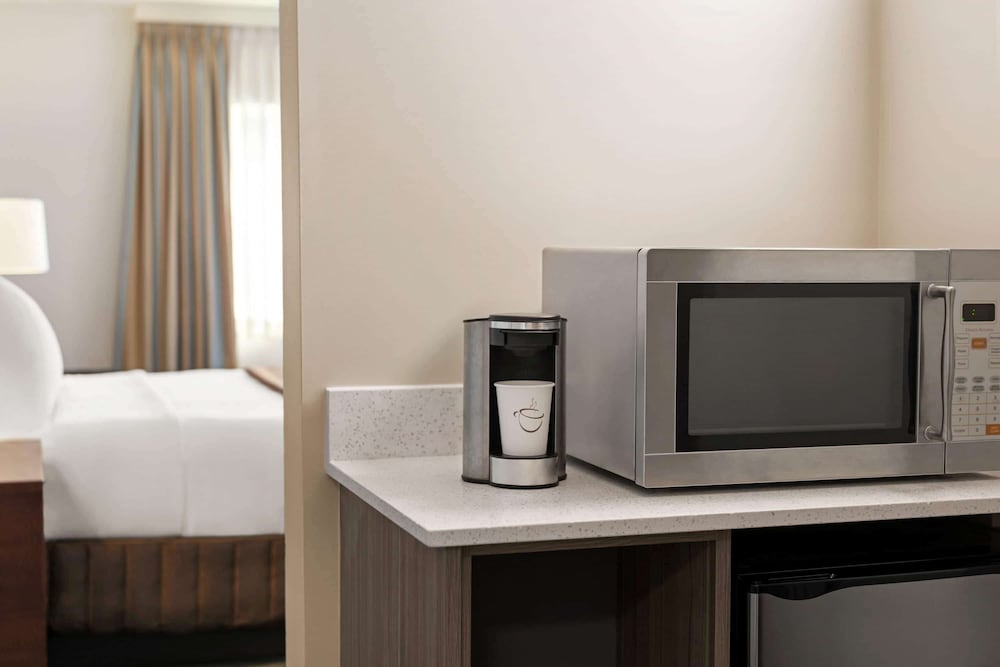 Travelodge by Wyndham Calgary South 32/63
