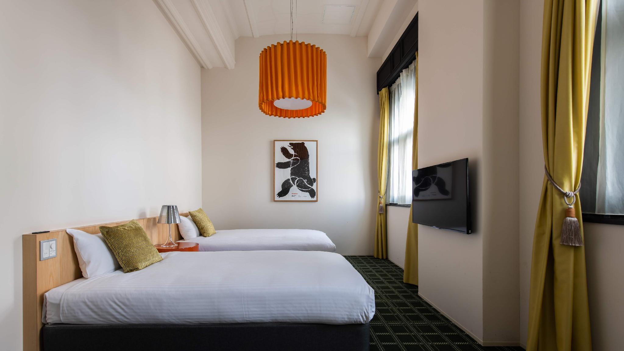 Inner, Moderate, Twin Beds, Historic Wing
