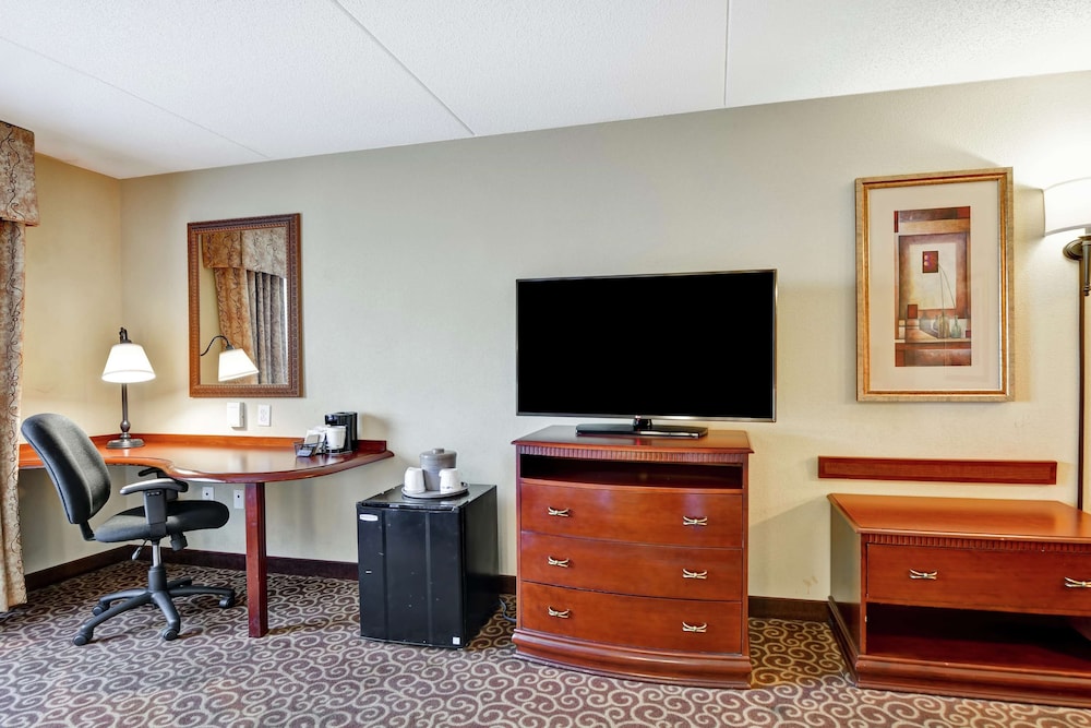 Hampton Inn & Suites Fredericksburg-at Celebrate Virginia 31/39