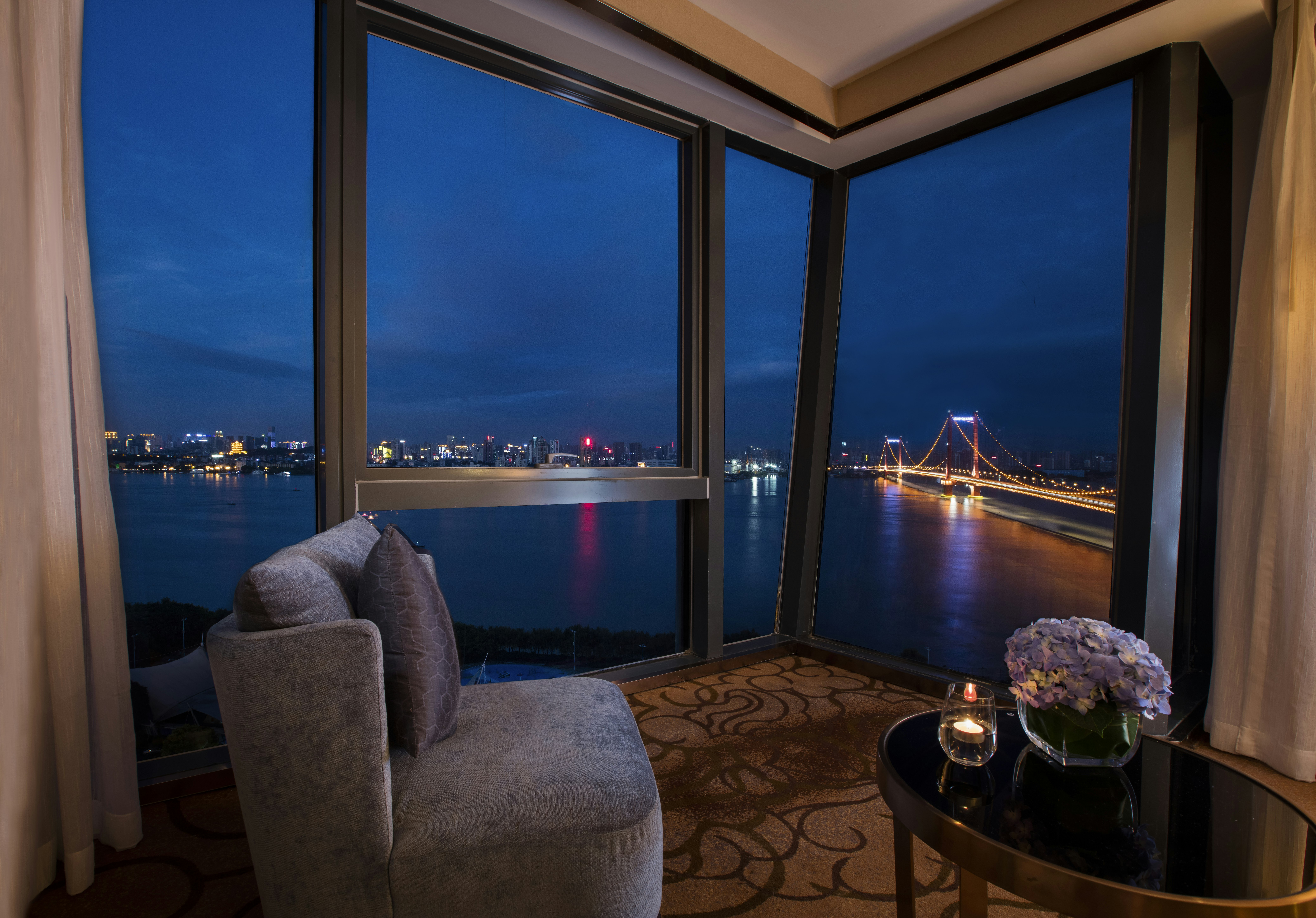 HILTON WUHAN RIVERSIDE 32/79