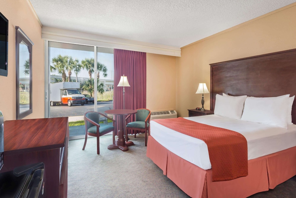 Travelodge By Wyndham Lakeland 24/55