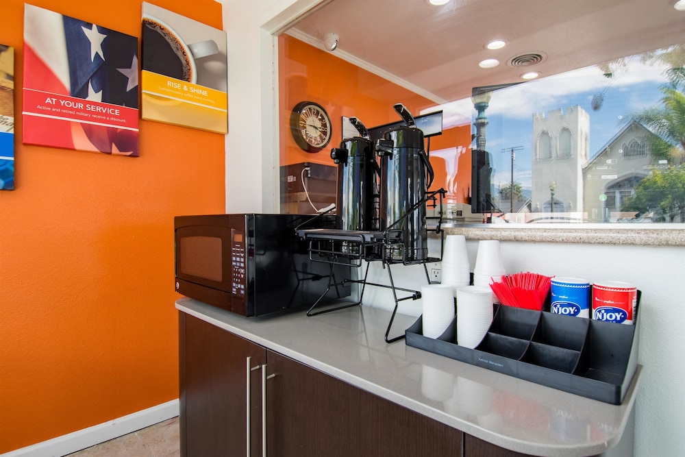 Motel6 San Bernardino, CA - Downtown 41/56