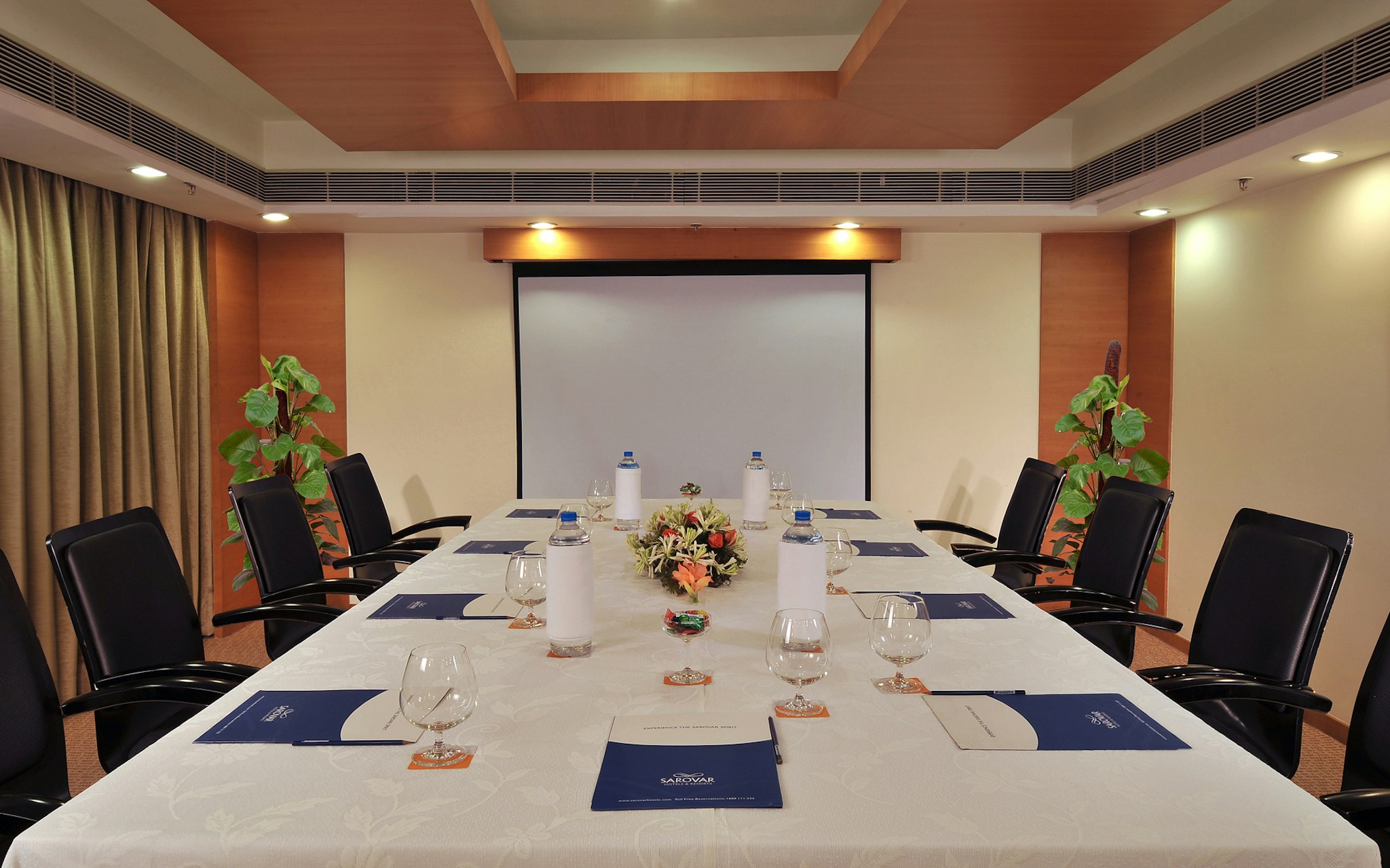 HOMETEL CHANDIGARH 41/45