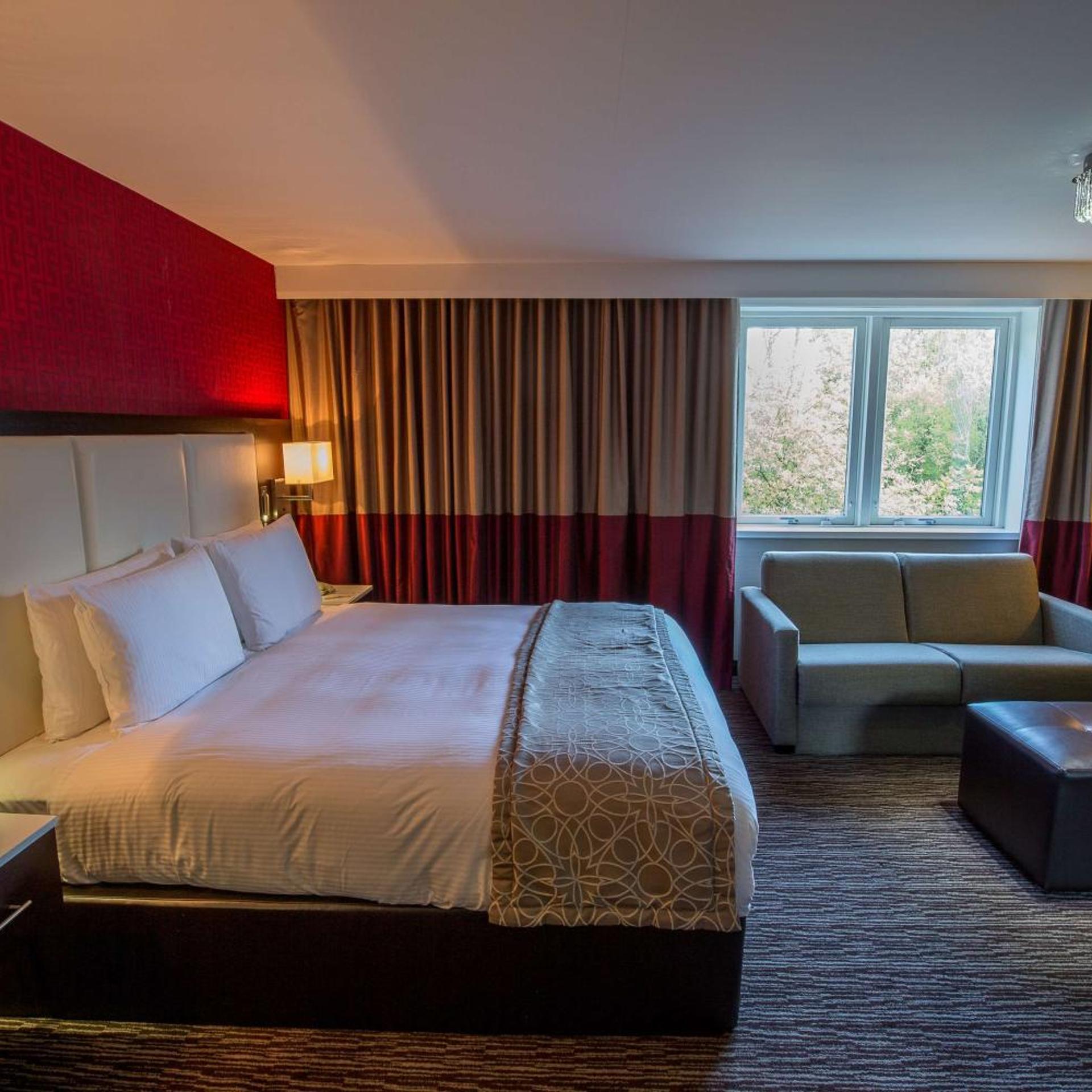 ROOM, KING BED, SOFA, ACCESSIBLE