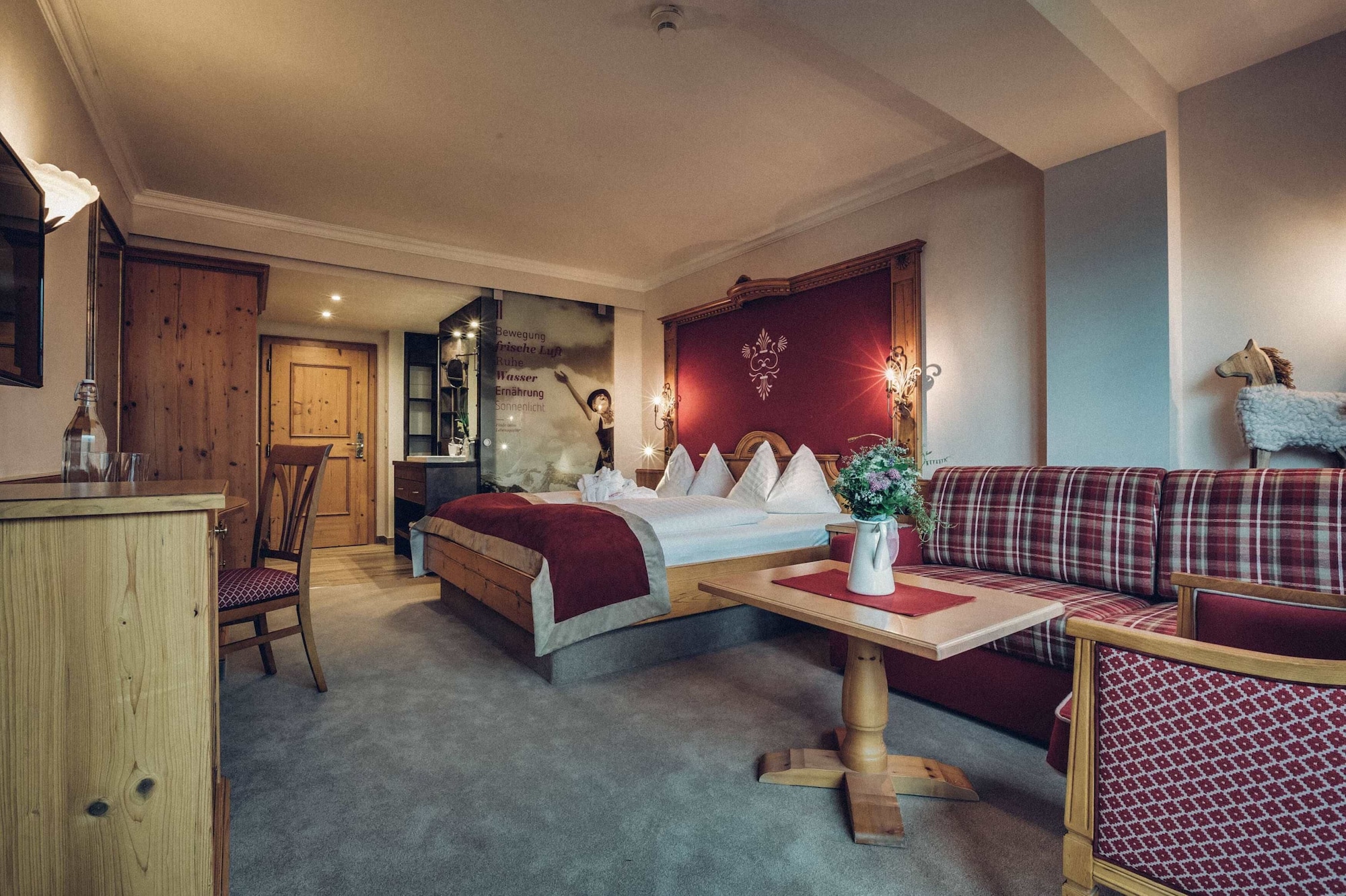 ROOM, DOUBLE BED