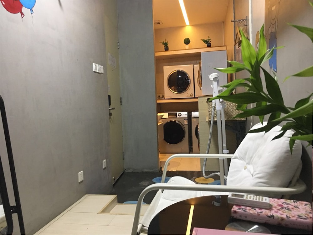 Colour Inn Shenzhen Dongmen Branch 44/66