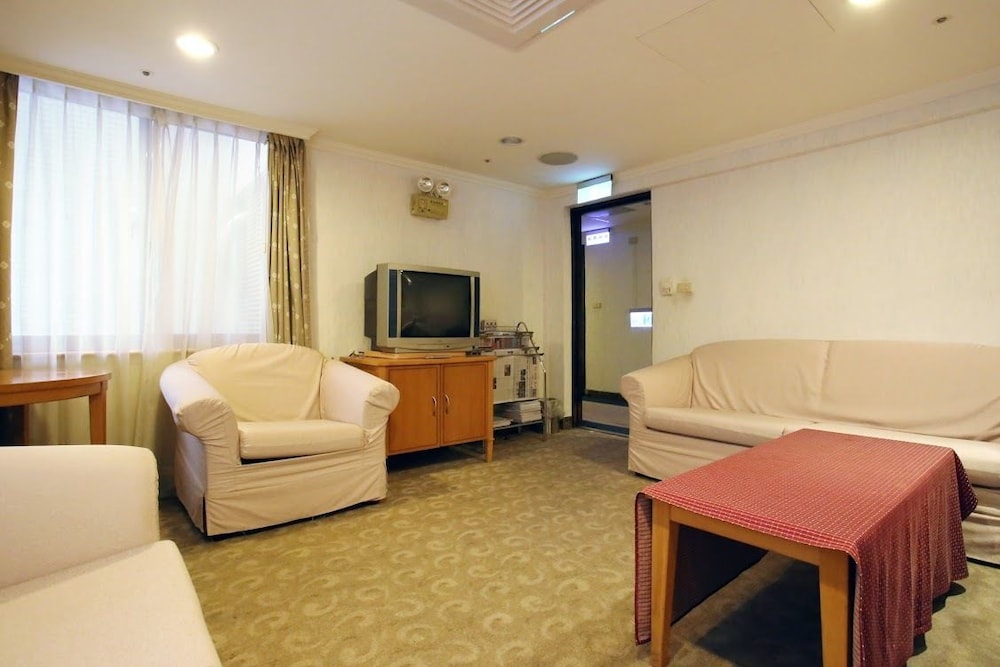 The Koos Hotel 24/49