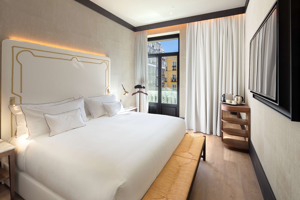 ALBERO, KING BED