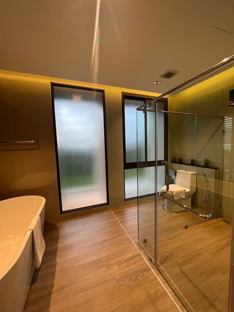 M2 Hotel Waterside 13/24