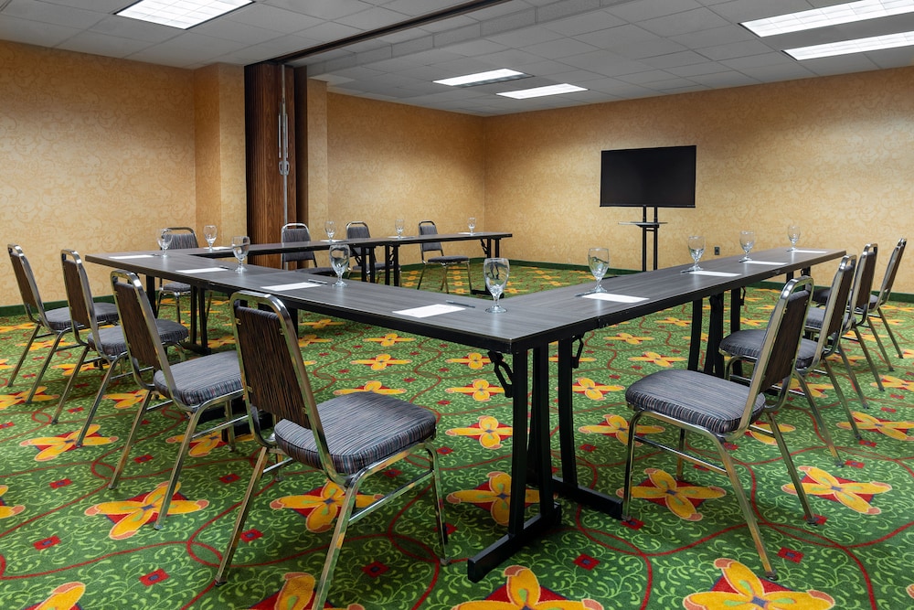 University Plaza Hotel and Convention Center Springfield 45/51