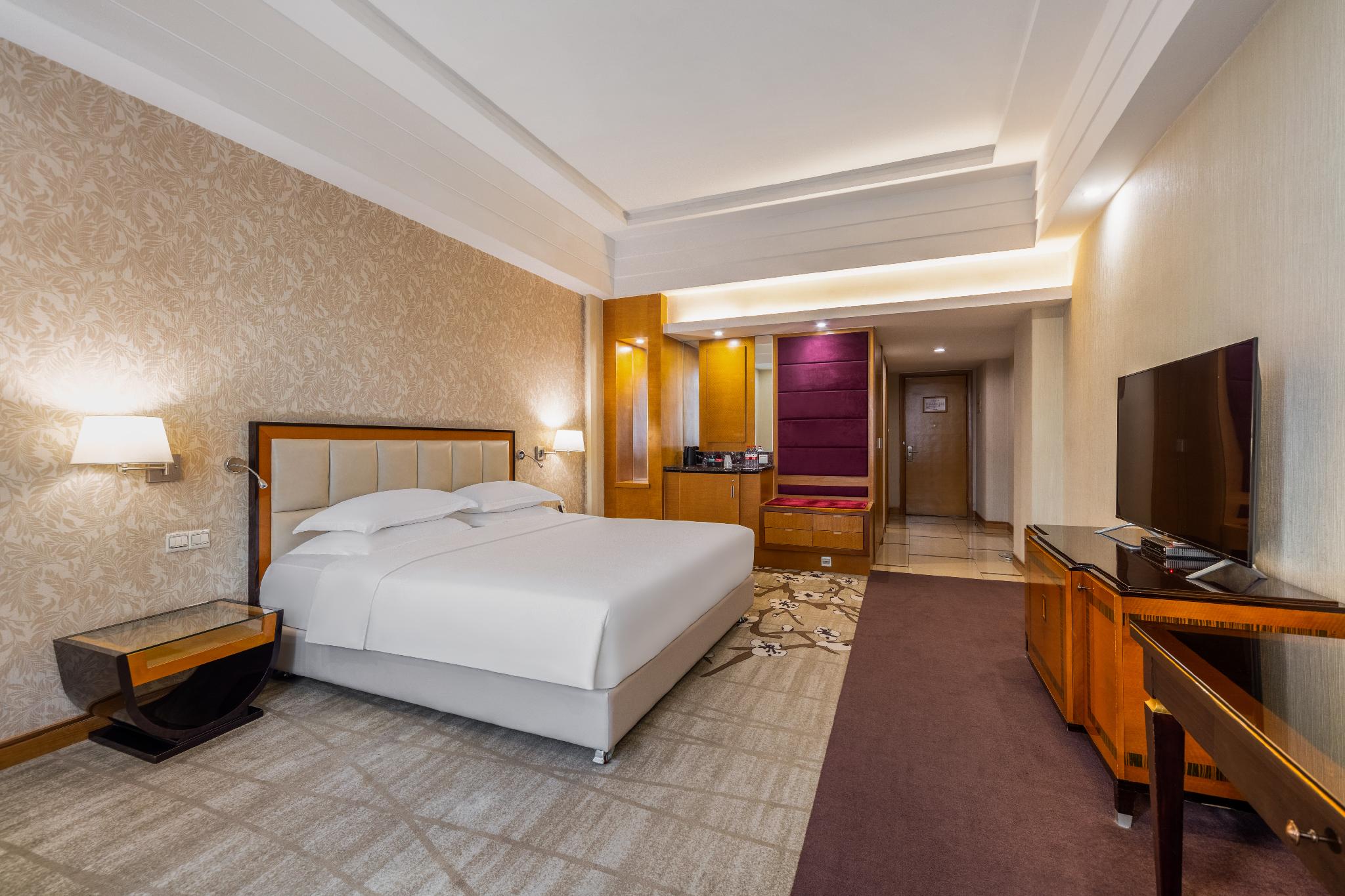 Deluxe, King Bed