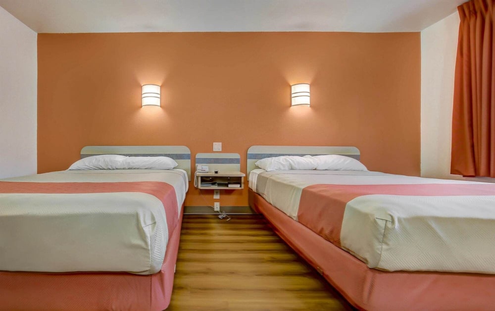 Motel6 Roseburg, OR - I-5 26/44