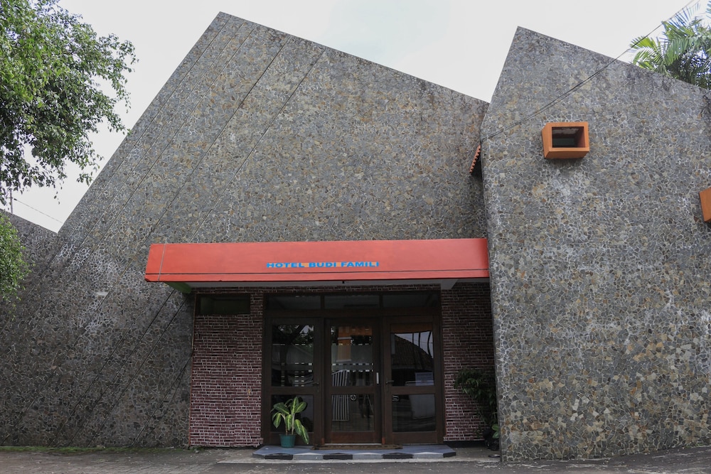 OYO 1710 Hotel Budi Famili 2 Syariah 6/23