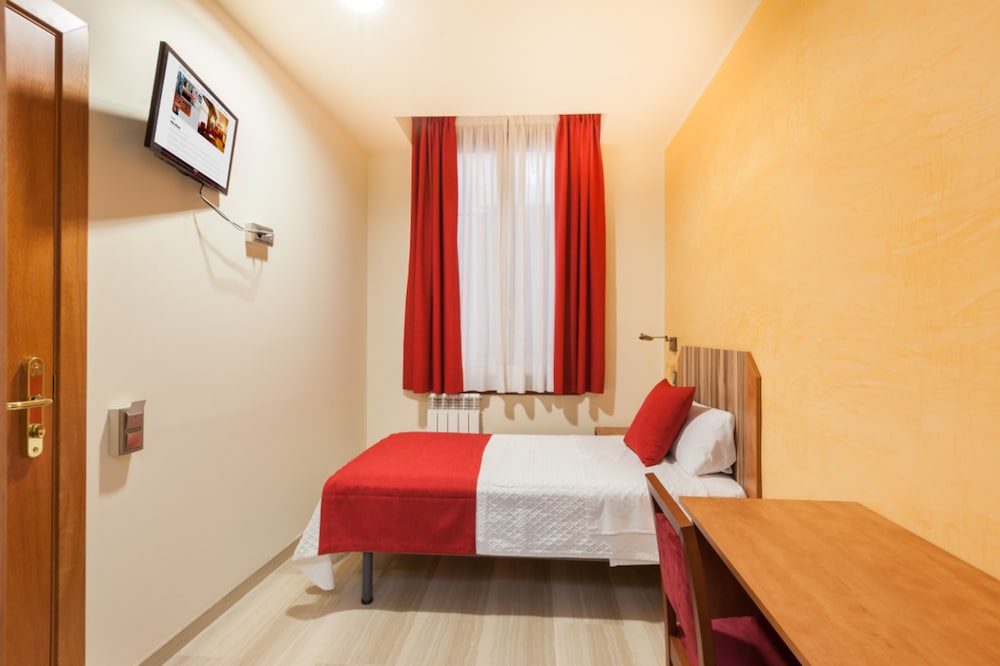 ROOM, SINGLE