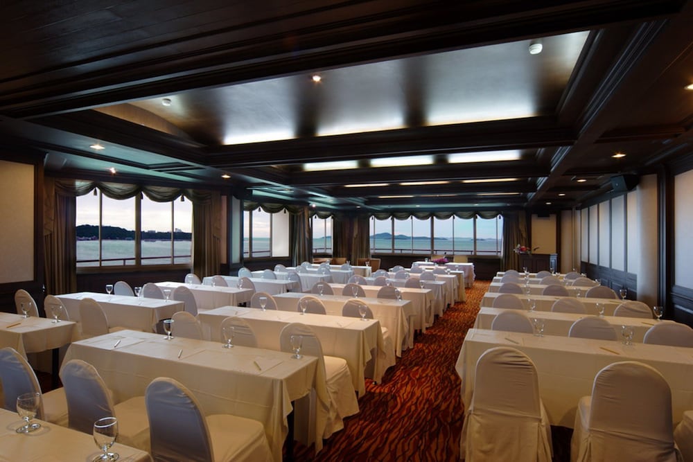 The Cruise Hotel 22/50